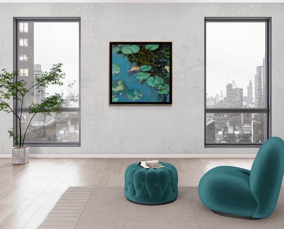 Tableau de Nympheus Luminansis de l'artiste Laurence Saunois, dans un loft
