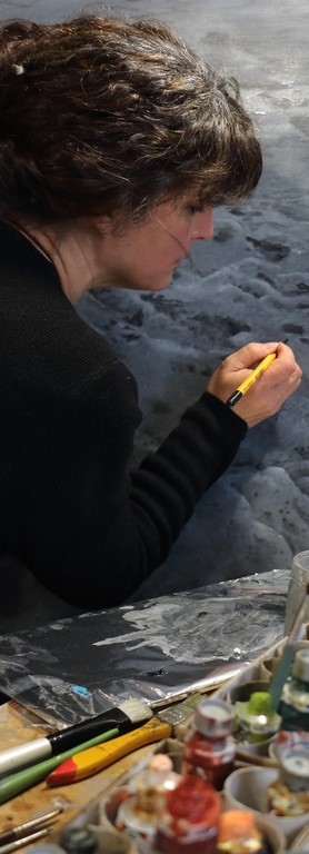 Laurence Saunois, animal artist, in her studio