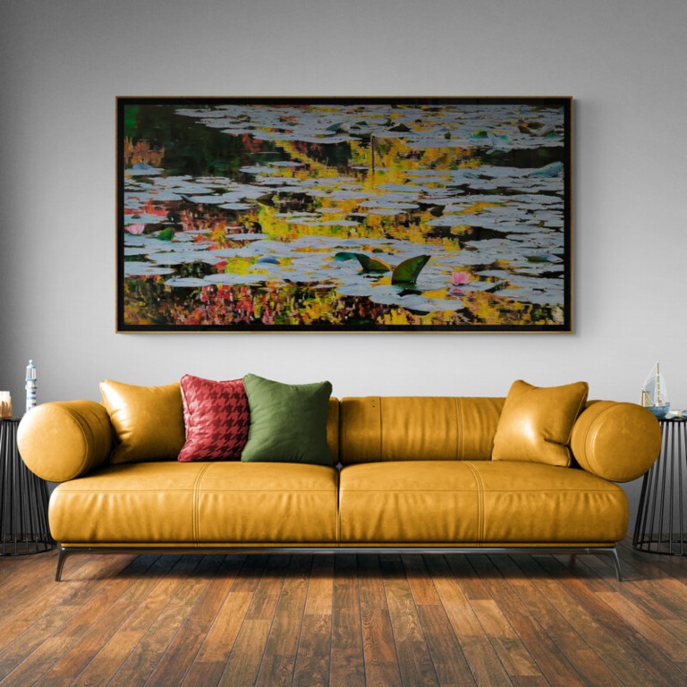 Tableau Nympheus Luminansis dans un salon en situation - Laurence Saunois, artiste peintre