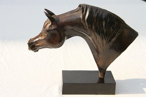 Sculpture de cheval Pur Sang Arabe par Laurence Saunois, sculpteur animalier