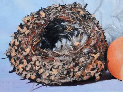 Détails - "le jour d'après" (oeufs, nid et poule en plastique) par laurence Saunois, peintre animalier-