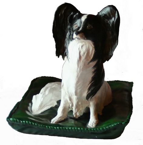 Sculpture de chien papillon par Laurence Saunois, artiste peintre animalier