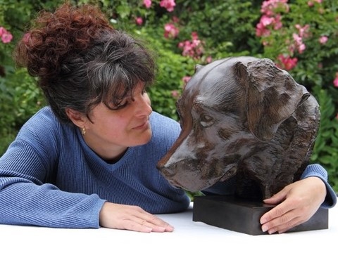 Sculpture en bronze d'un buste de labrador par l'artiste Laurence Saunois