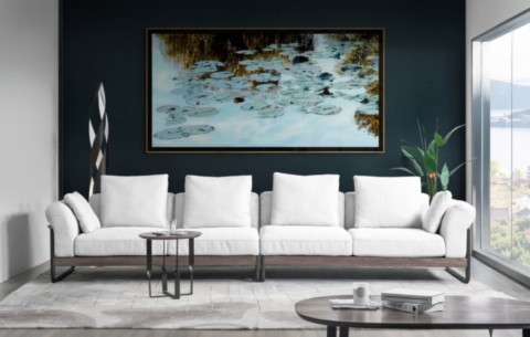 Nympheus Luminansis, le chemin de la Lumière par Laurence Saunois, Artiste dans un salon blanc