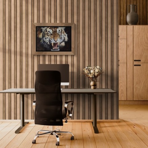 Tableau d'un portrait de tigre en situation au dessus d'un bureau
