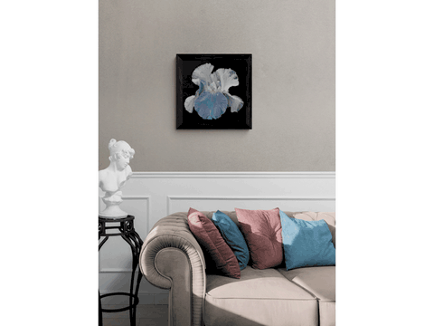 Tableau d'iris blanc en situation par Laurence Saunois, peintre animalier
