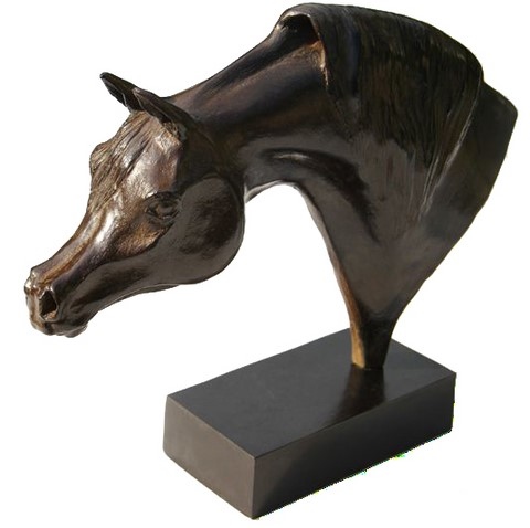 Sculpture de cheval Pur Sang Arabe par Laurence Saunois, artiste peintre animalier