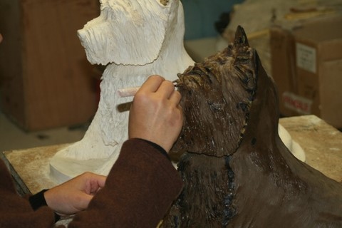 Sculpture de chien westie : sculpteur Laurence Saunois