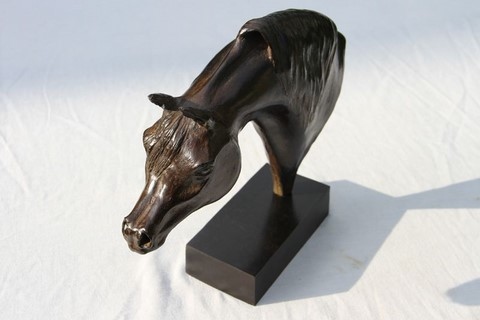 Sculpture de cheval Pur Sang Arabe par Laurence Saunois, sculpteur animalier