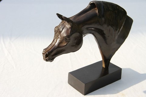 Sculpture de cheval Pur Sang Arabe par Laurence Saunois, sculpteur animalier