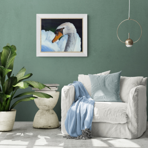 Tableau d'un portrait de cygne blanc en situation dans un salon au dessus d'un fauteuil