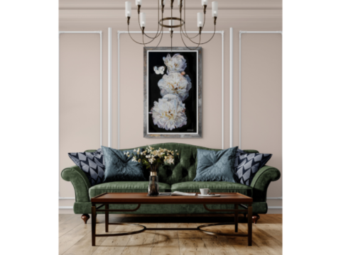 Tableau de pivoines blanches et papillon dans un salon : artiste Laurence Saunois